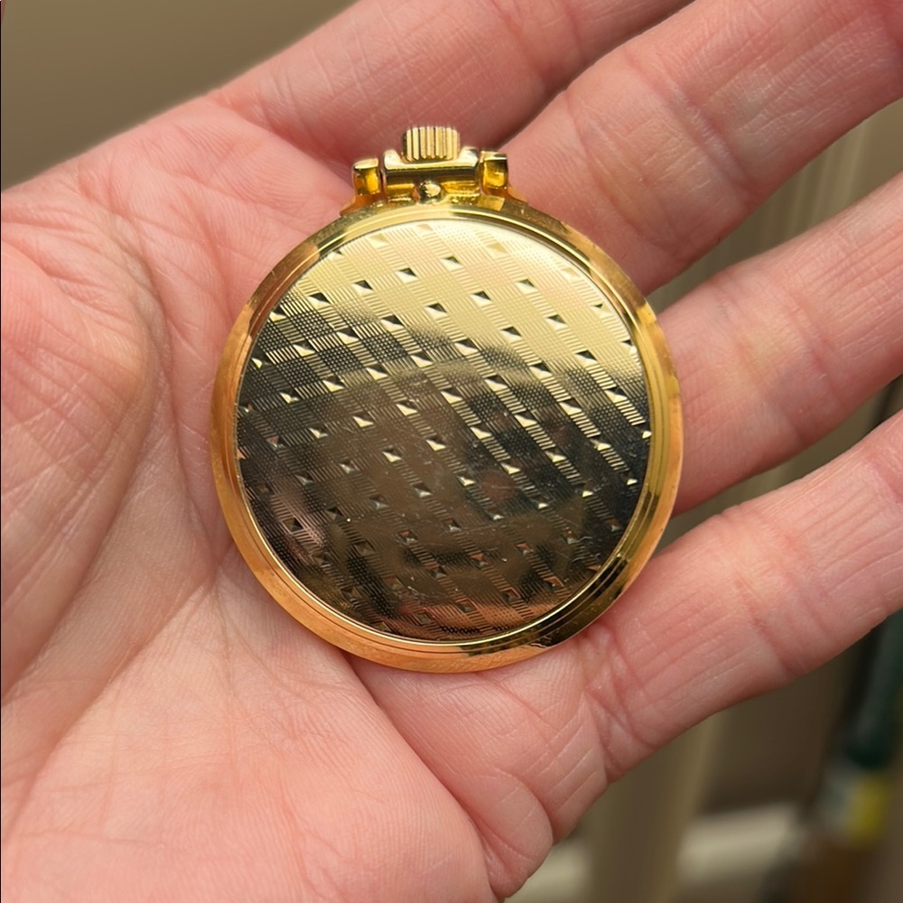Lucerne Gold Pocket Watch they say it’s vintage and also a wind up - Picture 2 of 6
